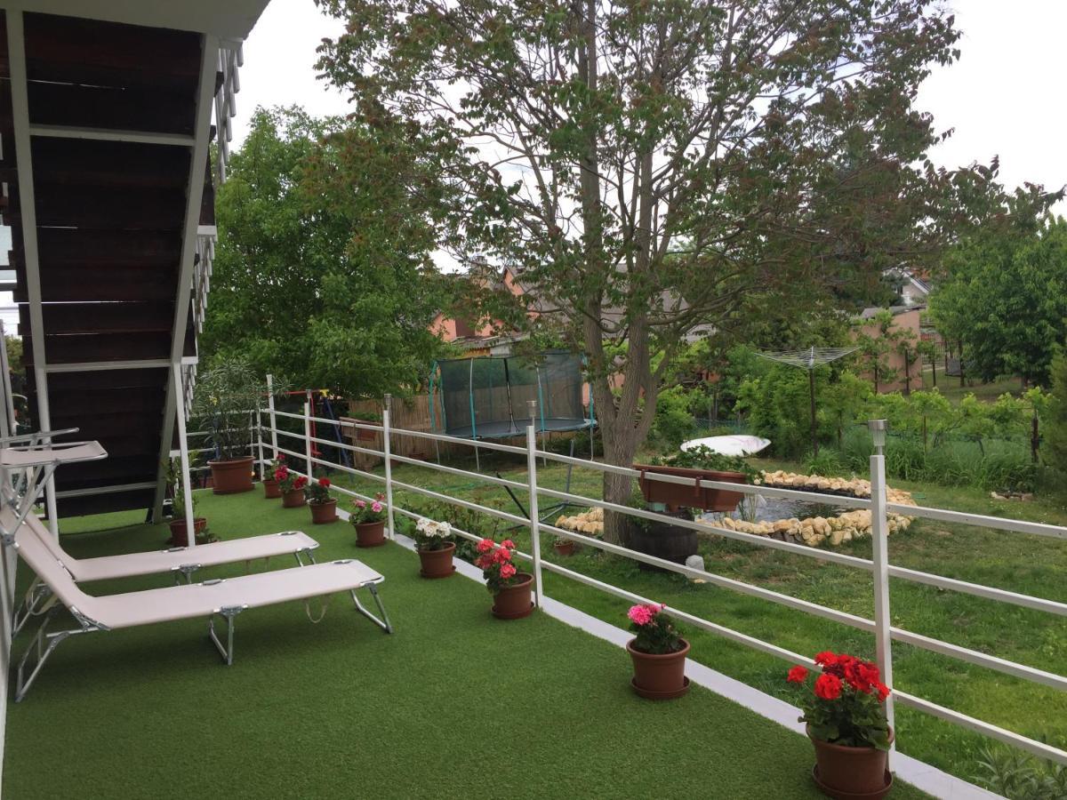 Lelle-Kert Apartman 02 Balatonlelle Esterno foto