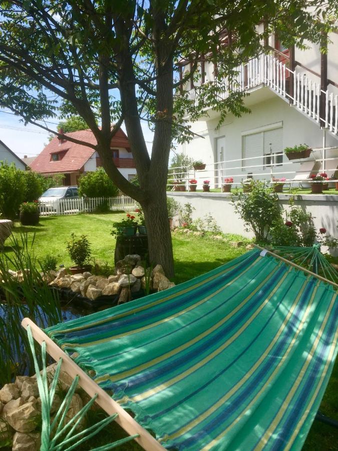 Lelle-Kert Apartman 02 Balatonlelle Esterno foto