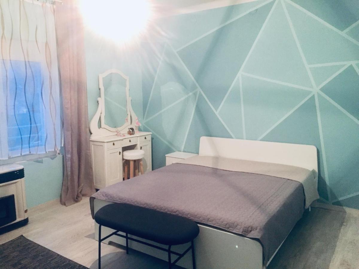 Lelle-Kert Apartman 02 Balatonlelle Esterno foto