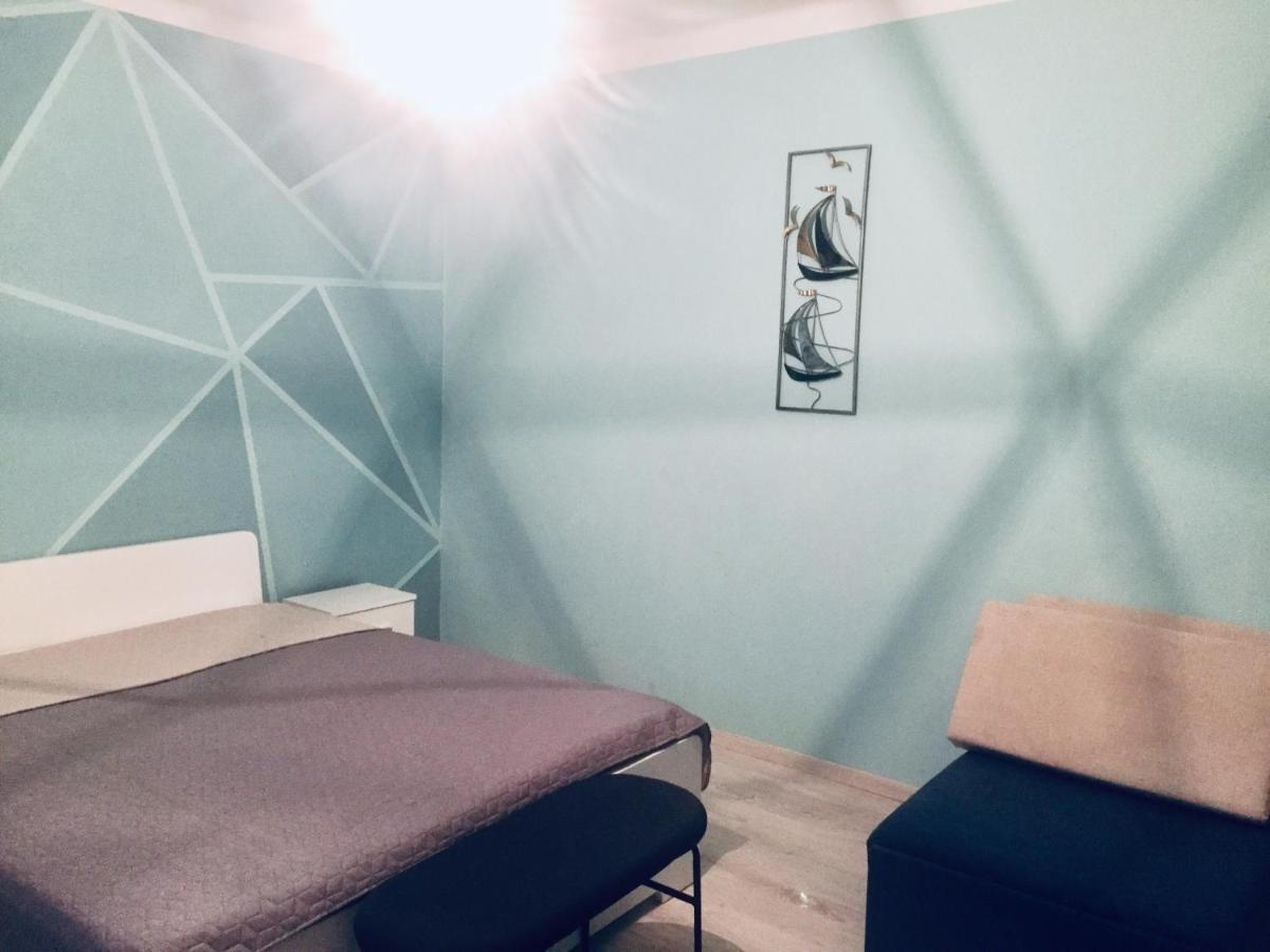 Lelle-Kert Apartman 02 Balatonlelle Esterno foto