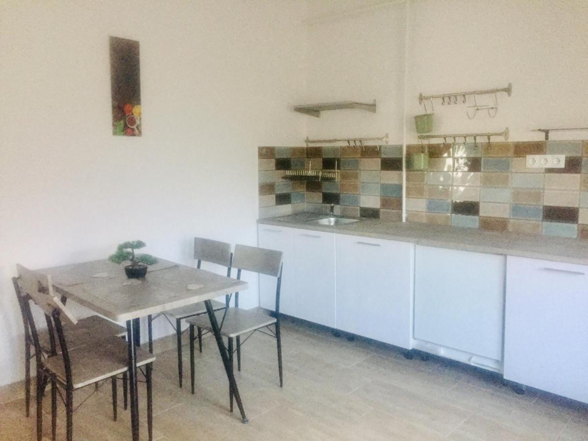 Lelle-Kert Apartman 02 Balatonlelle Esterno foto