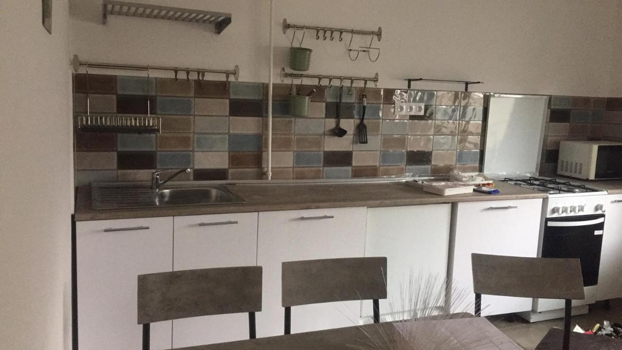 Lelle-Kert Apartman 02 Balatonlelle Esterno foto